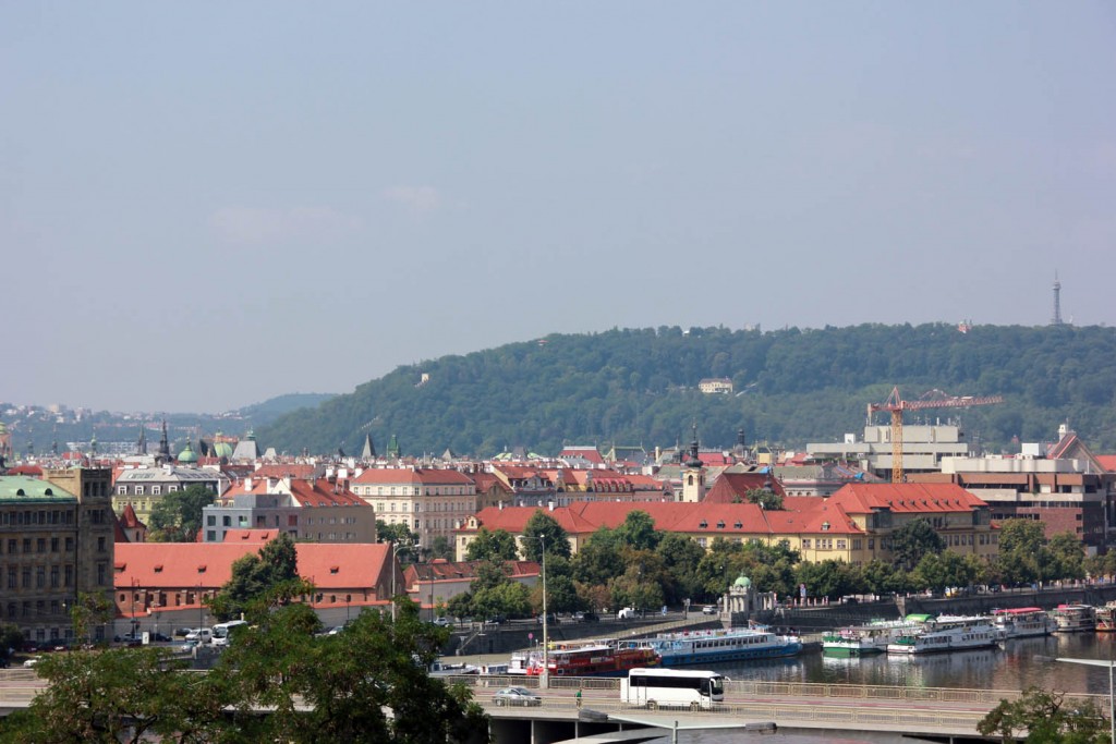 красные крыши Праги