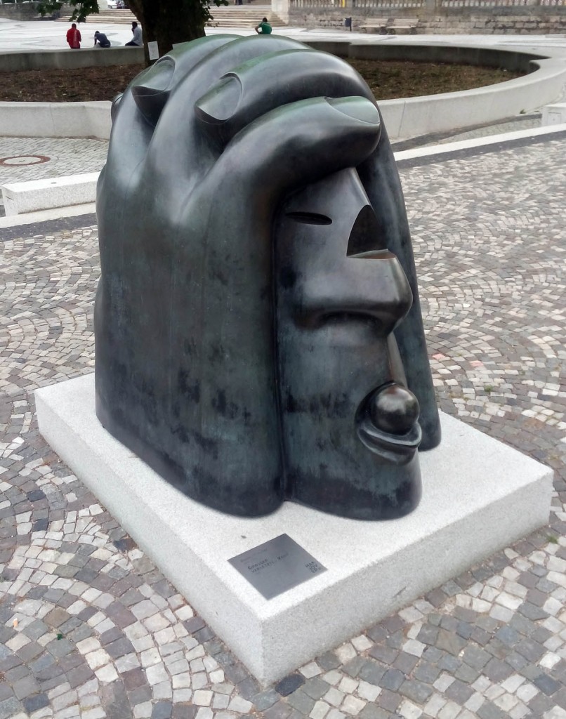  «Большая раненая голова» - памятник в ганновере