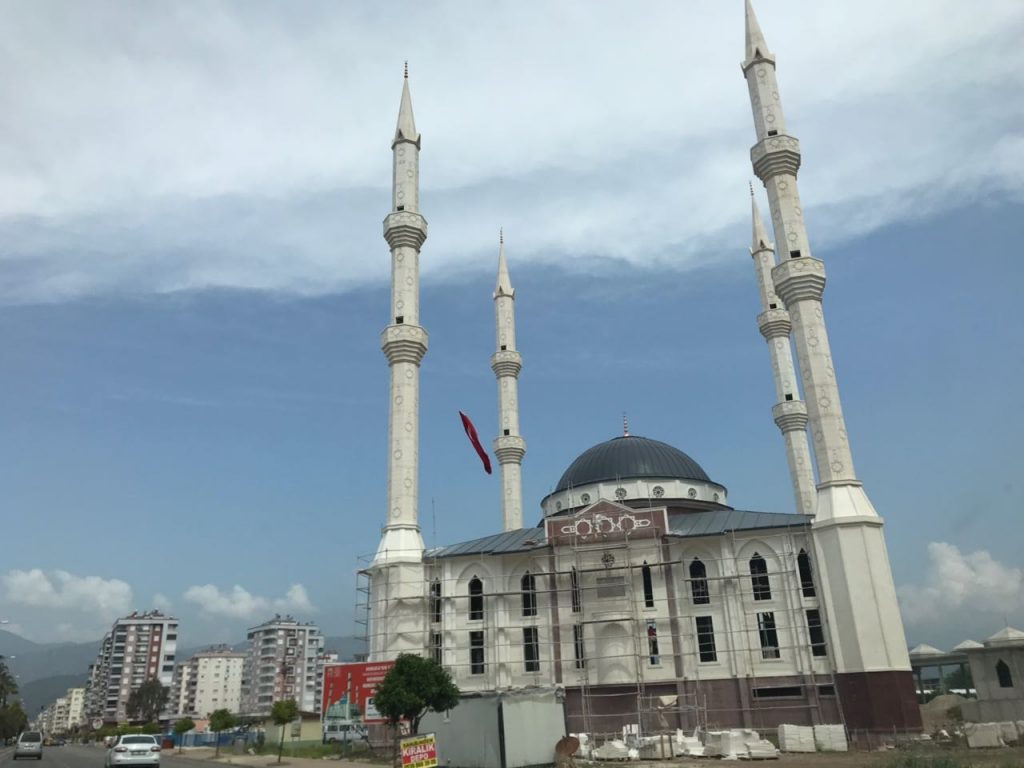 мечеть в турции на дорогах